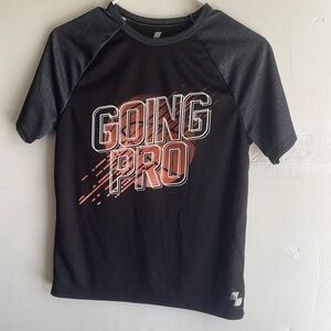 Please for sport basketball T-shirt. Size large color black.